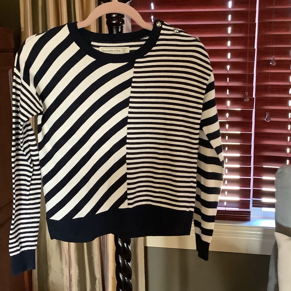 Abercrombie Women Black and White Striped Sweater